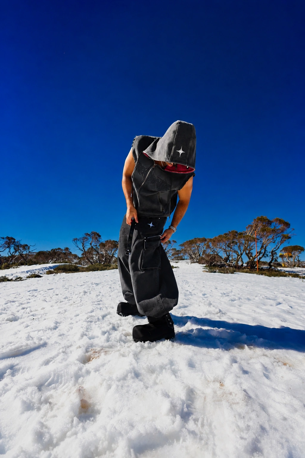 Ben Jones wearing Stage Armour and Ritual Flare in the snow, look 002